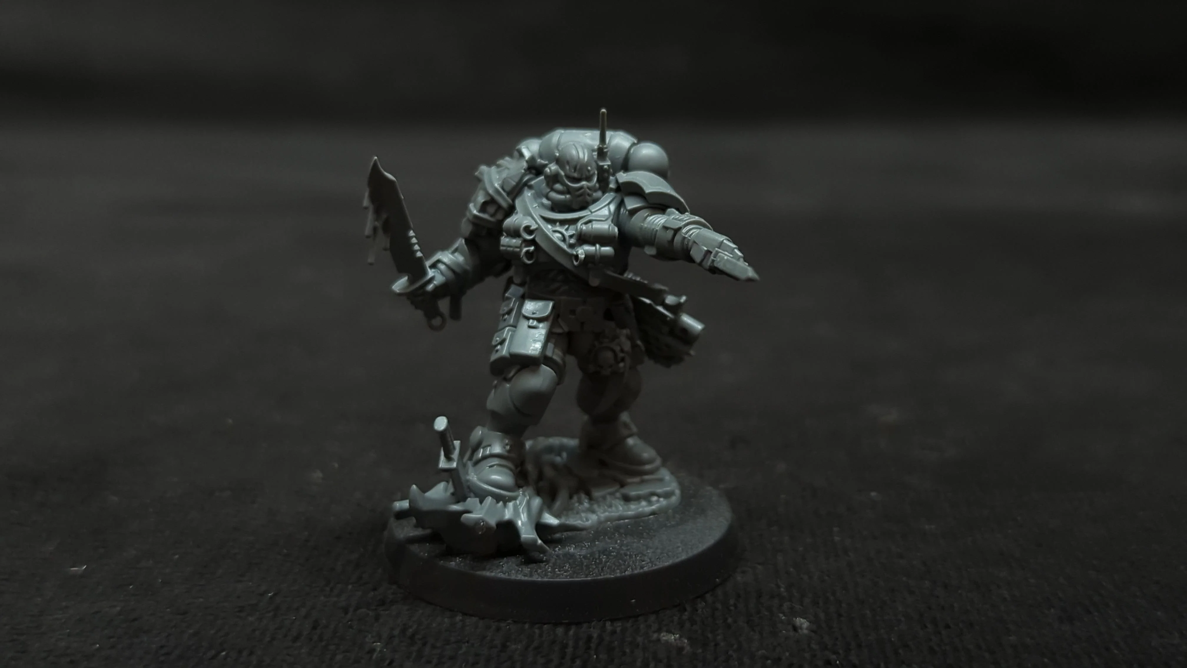Warhammer 40k Space Marines Lieutenant in Phobos Armor x1 - Image 2