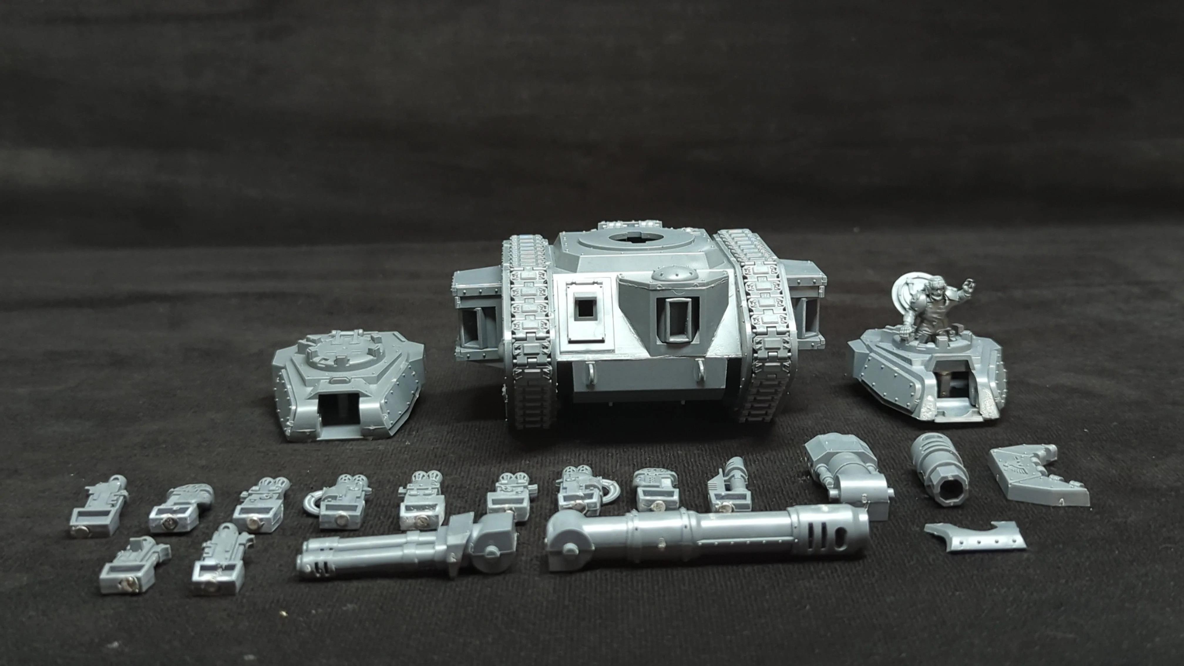 Warhammer 40k Astra Militarum Leman Russ Battle Tank Multi-kit x1 - Image 2