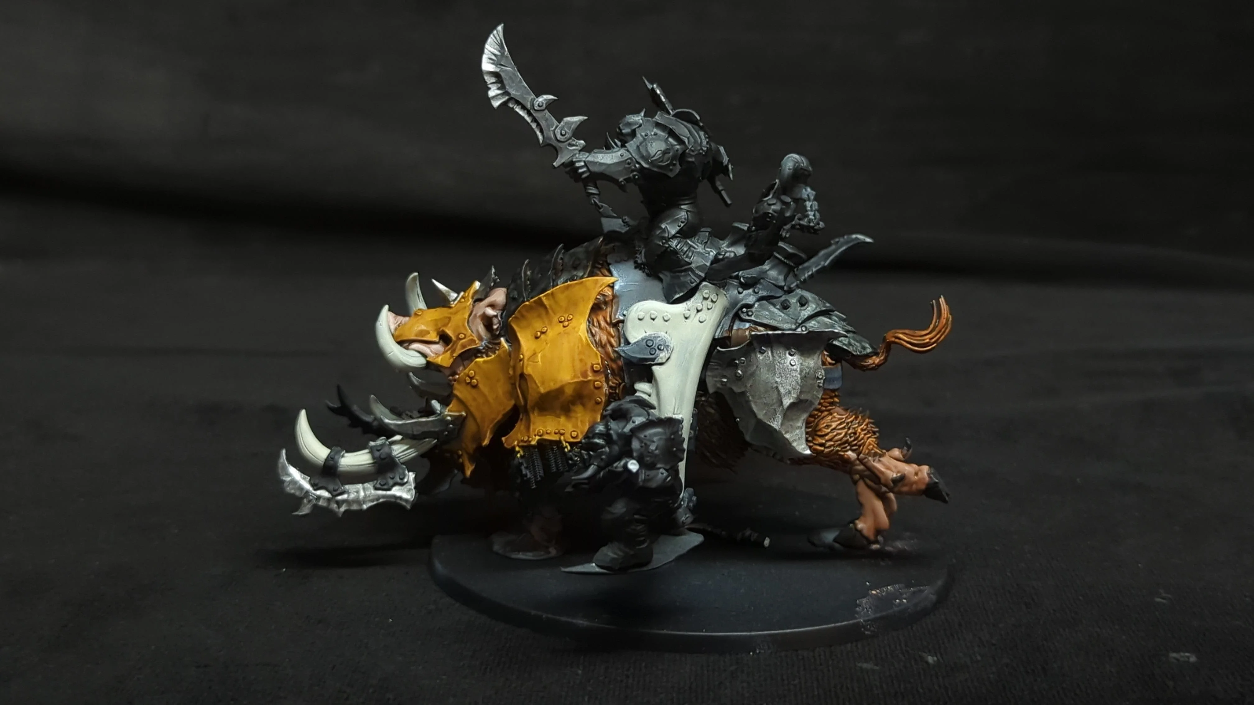 Age of Sigmar Orruk Warclans Tuskboss on Maw-Grunta x1 - Image 3