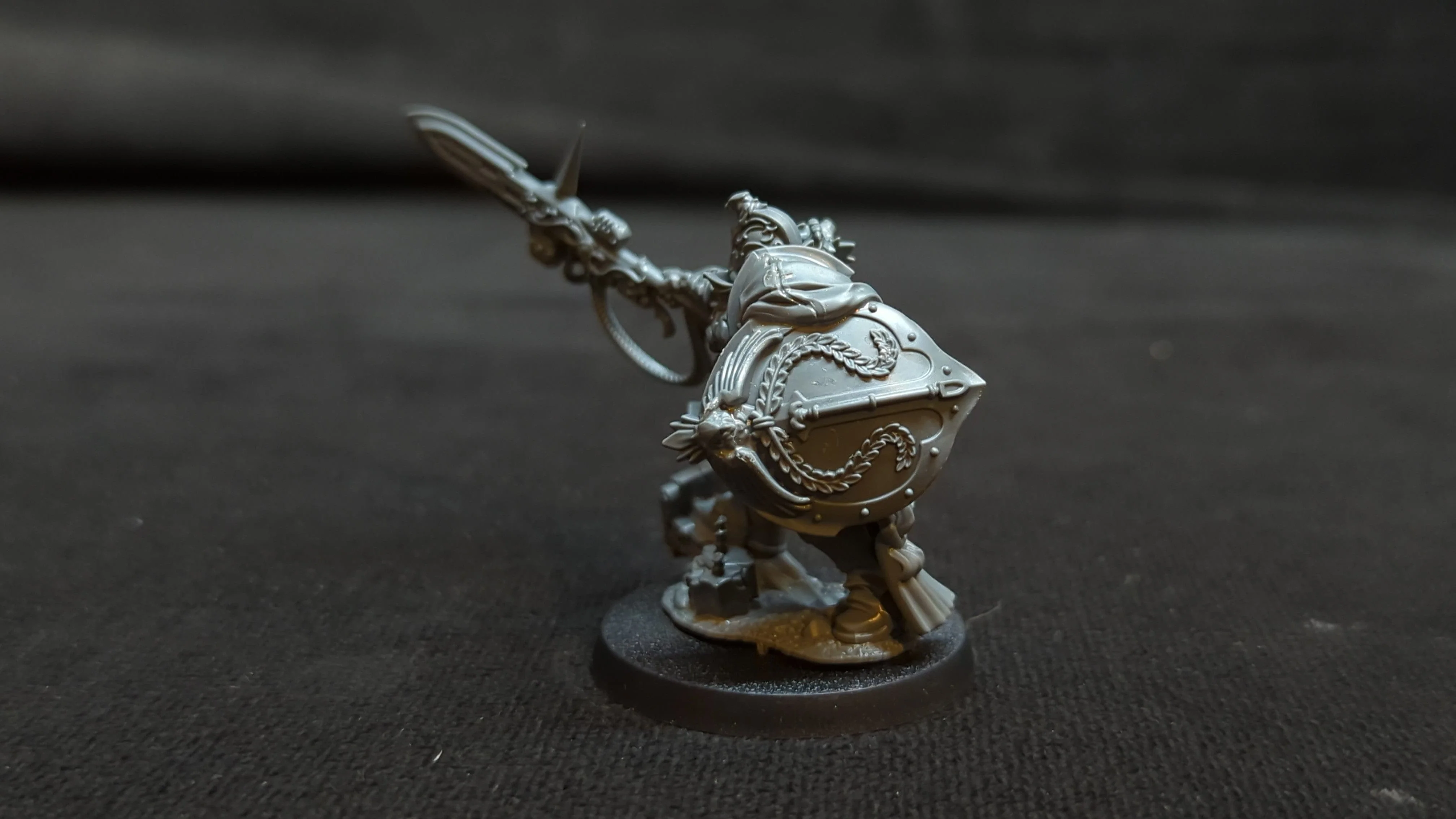 Warhammer 40k Adeptus Custodes Shield Captain x1 - Image 3