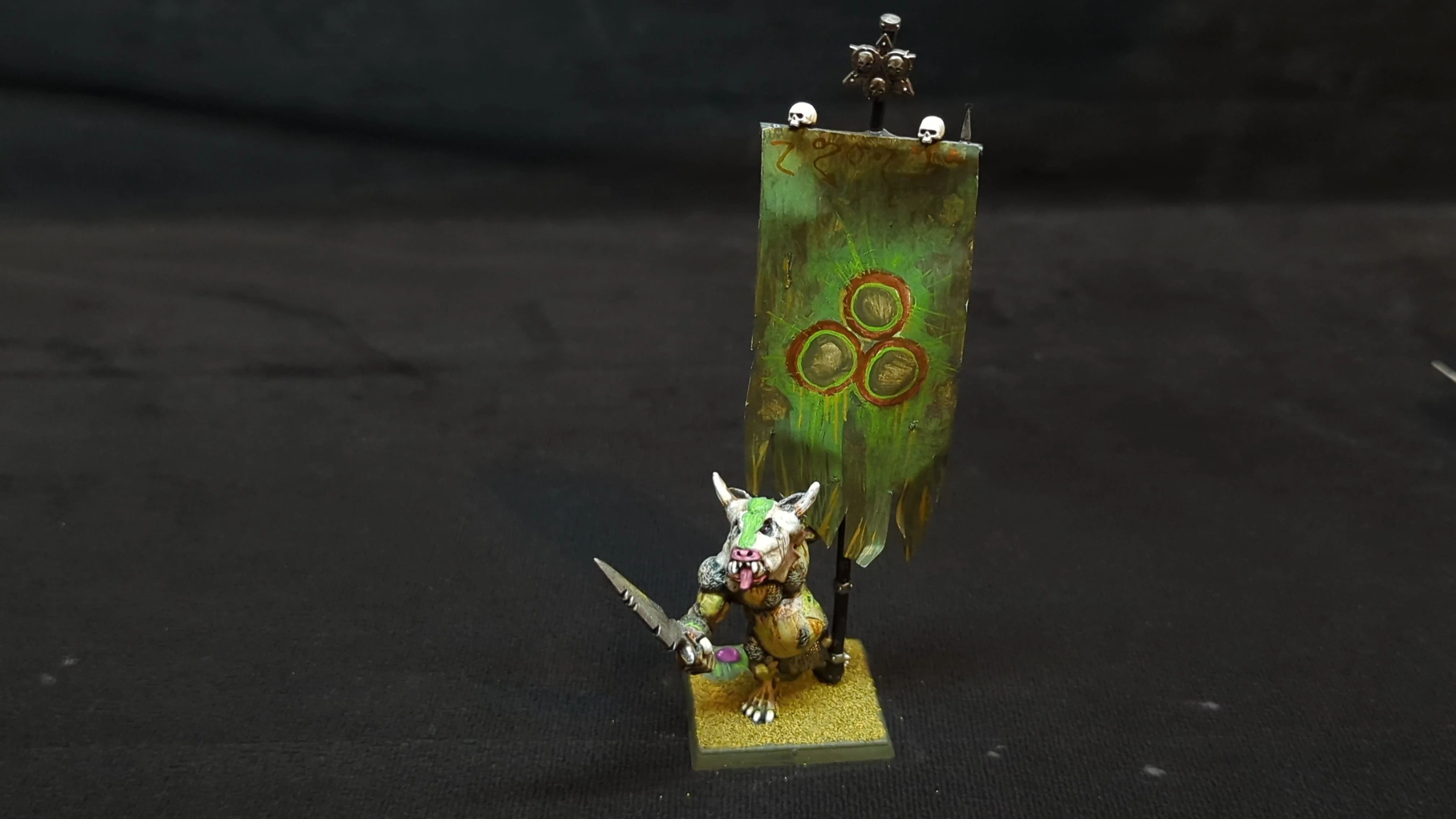 Age of Sigmar The Old World Beastman Minotaur with Standard x1 OOP Painted - Image 4