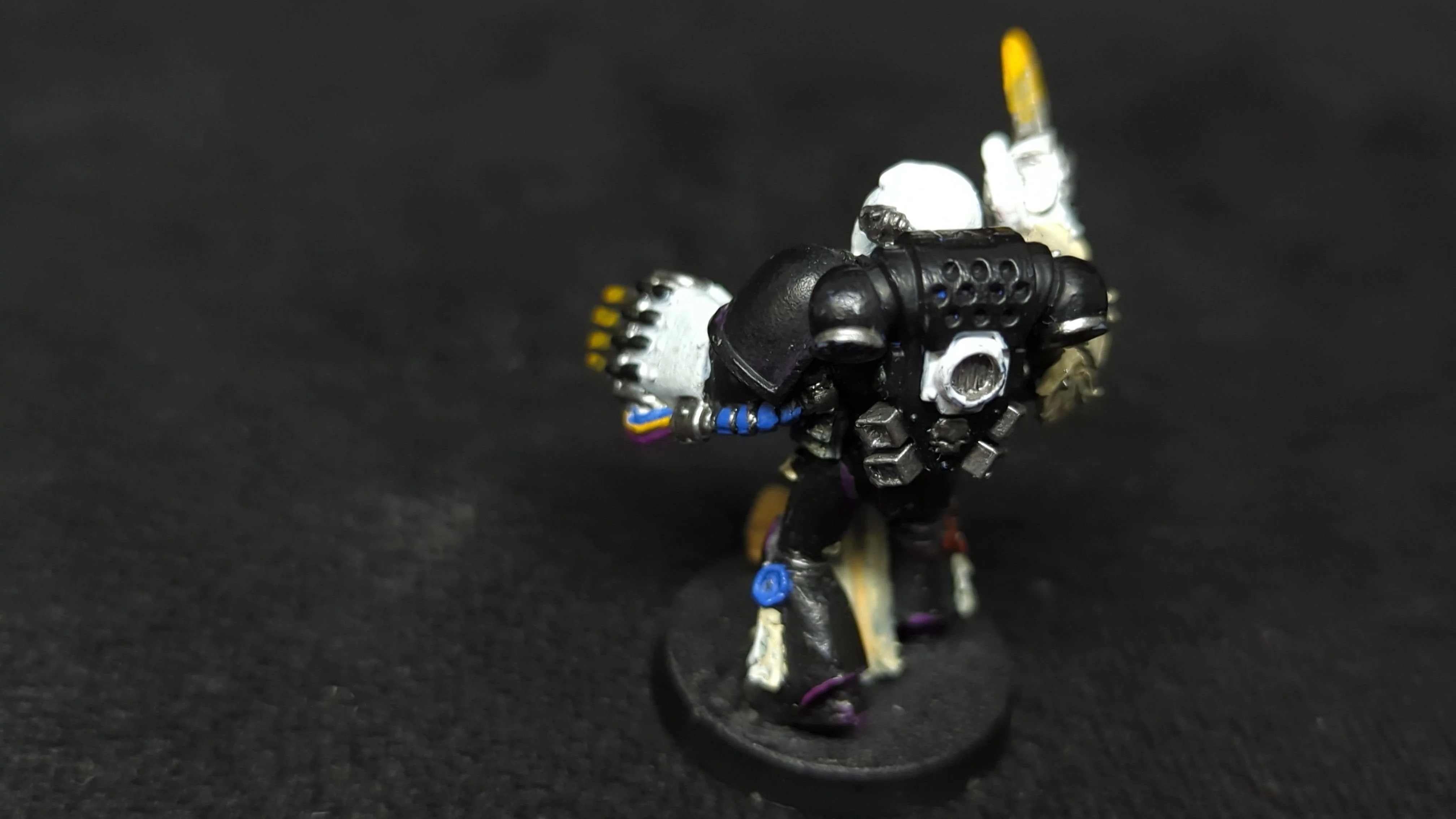 Warhammer 40k Space Marine Veteran with lightning claws x1 - Image 2