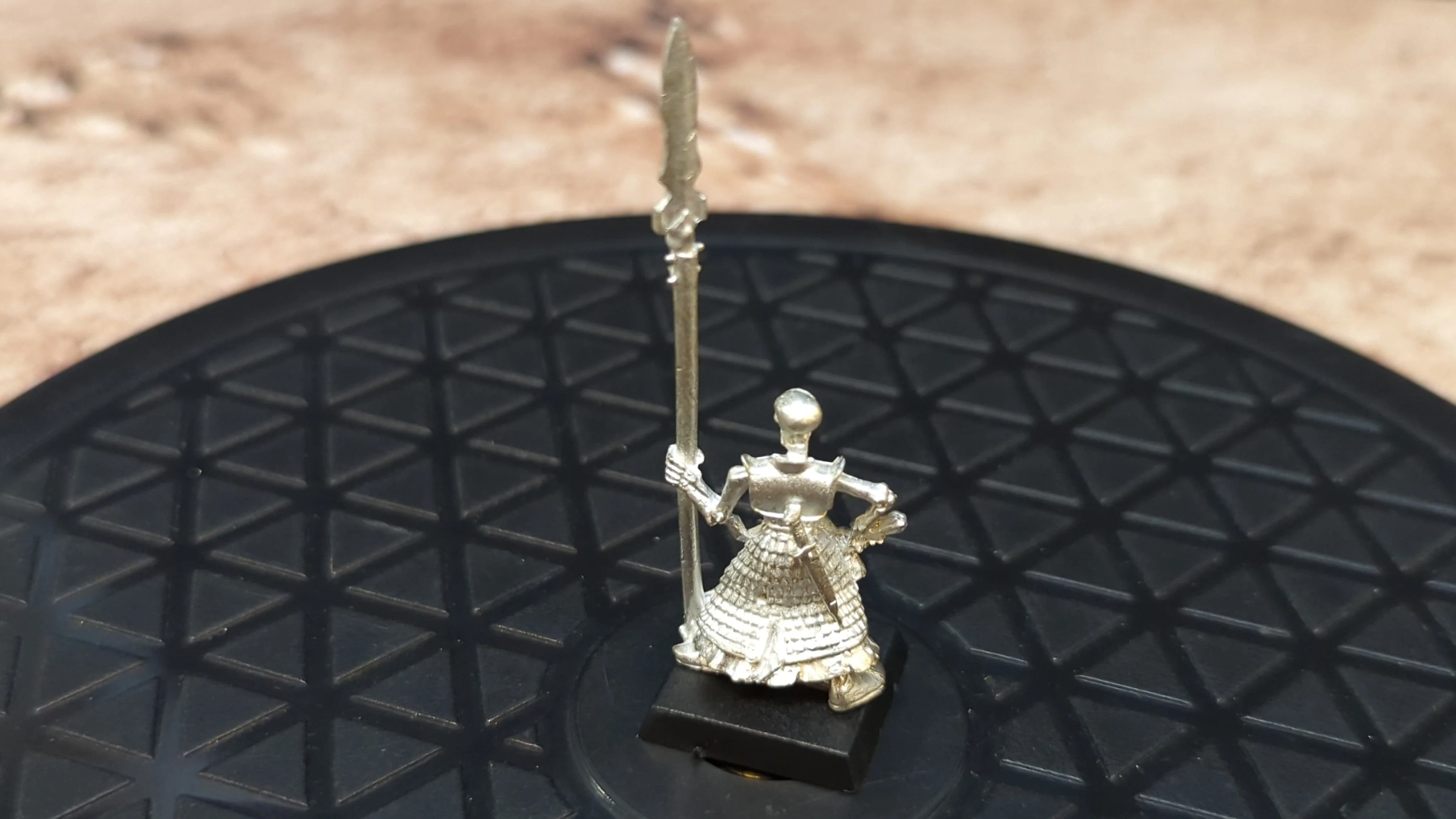 The Old World Cursed Company Standard Bearer x1 - Image 2