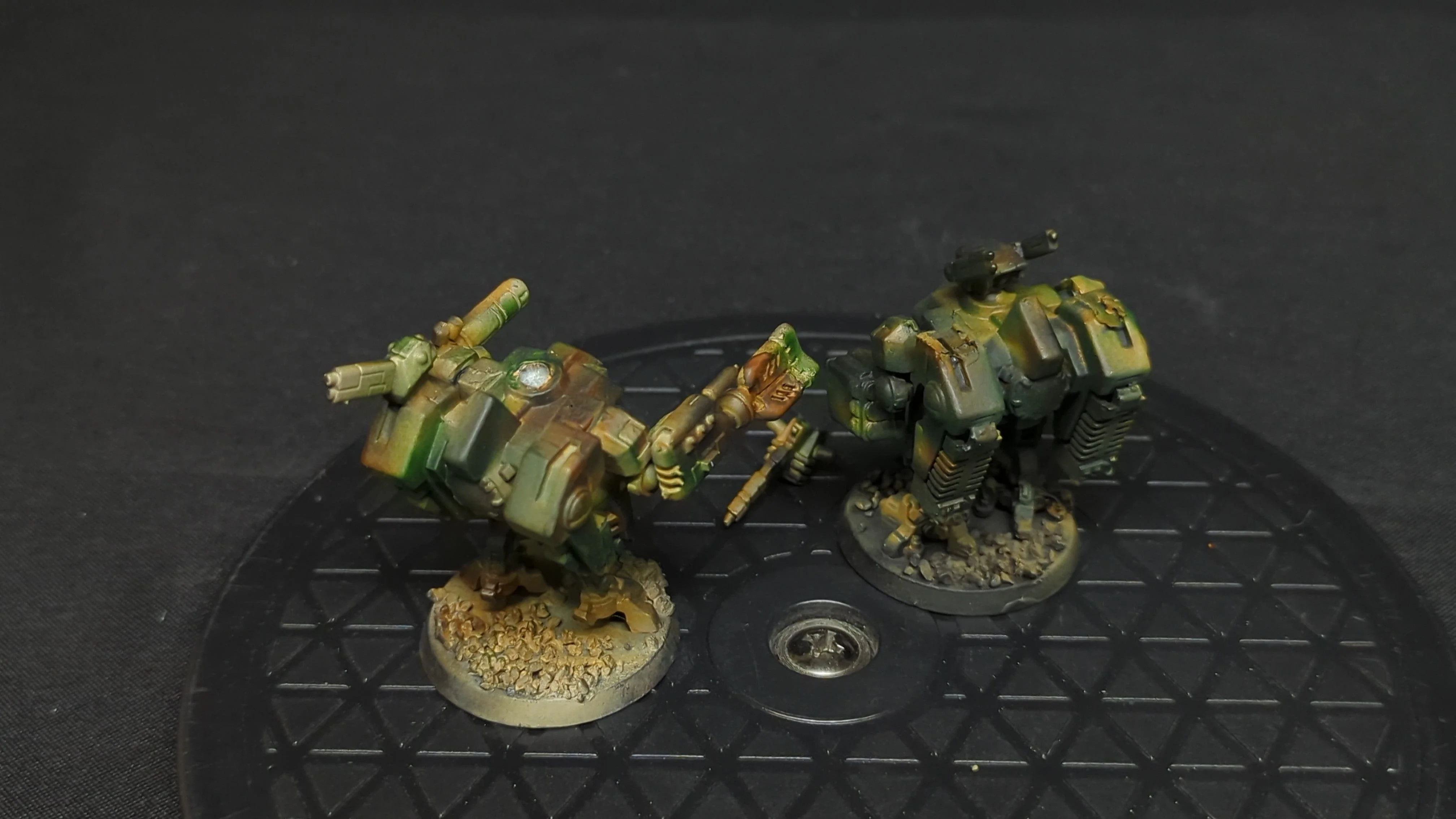 Warhammer 40k T'au Empire XV8 Crisis Battlesuit Team (OOP) x2 OOP Painted - Image 2
