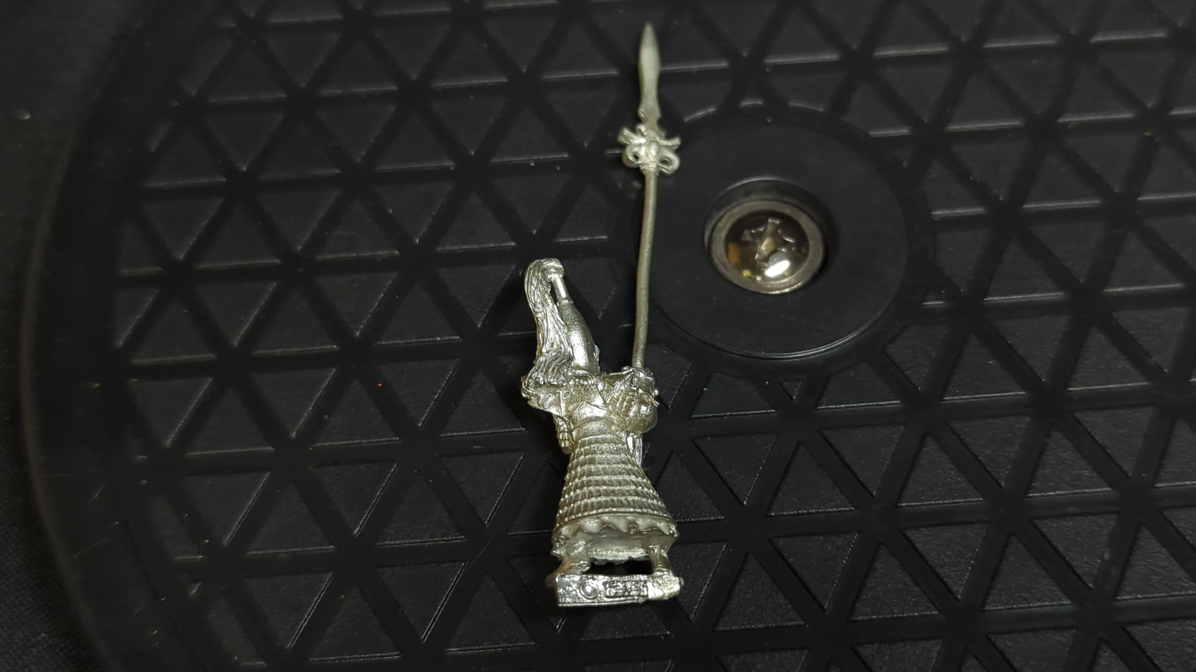 The Old World High Elves Swordmasters Standard Bearer (OOP Metal) x1 - Image 2