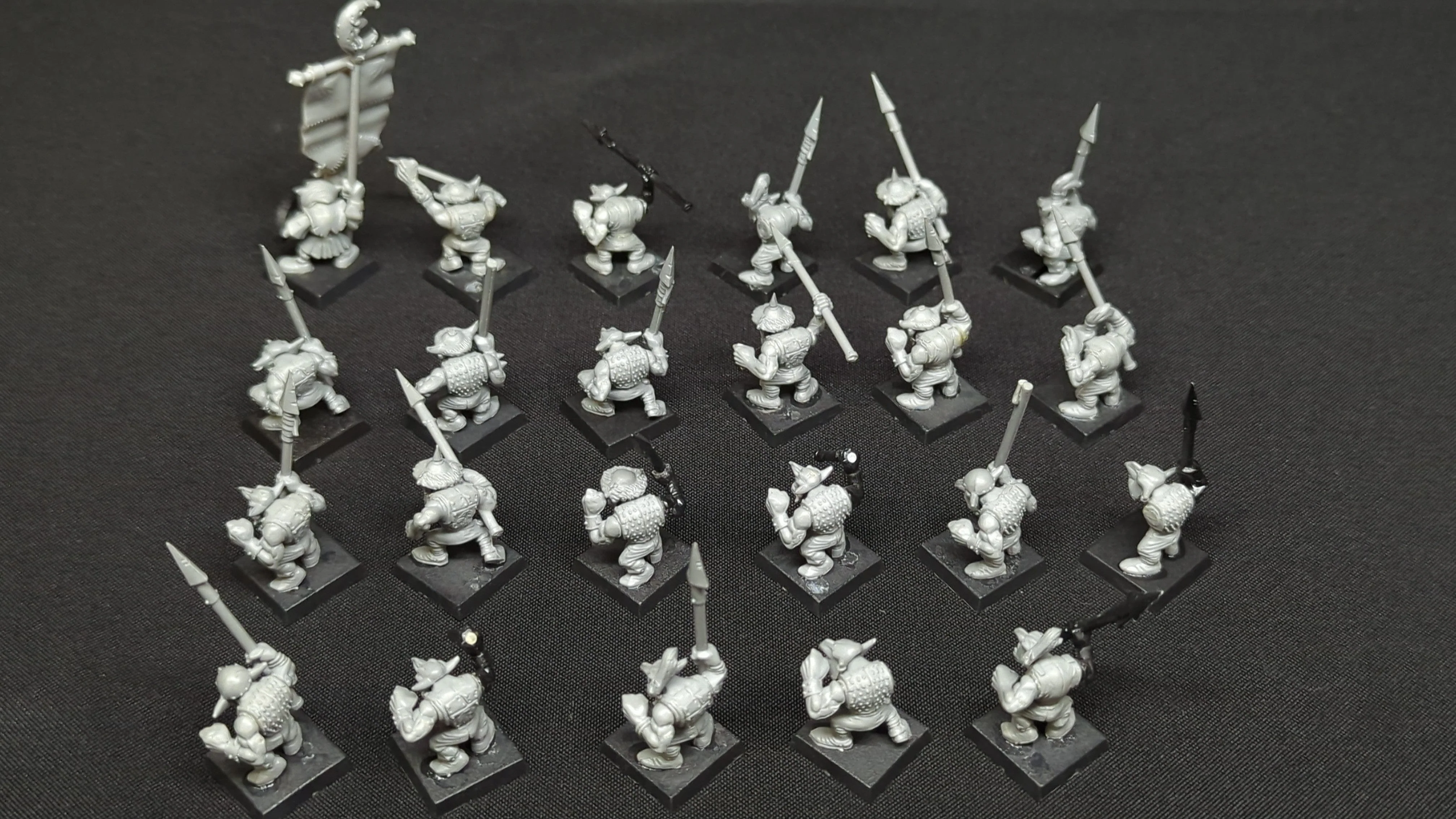 The Old World Orc & Goblin Tribes: Goblin Mobs x23 - Image 2