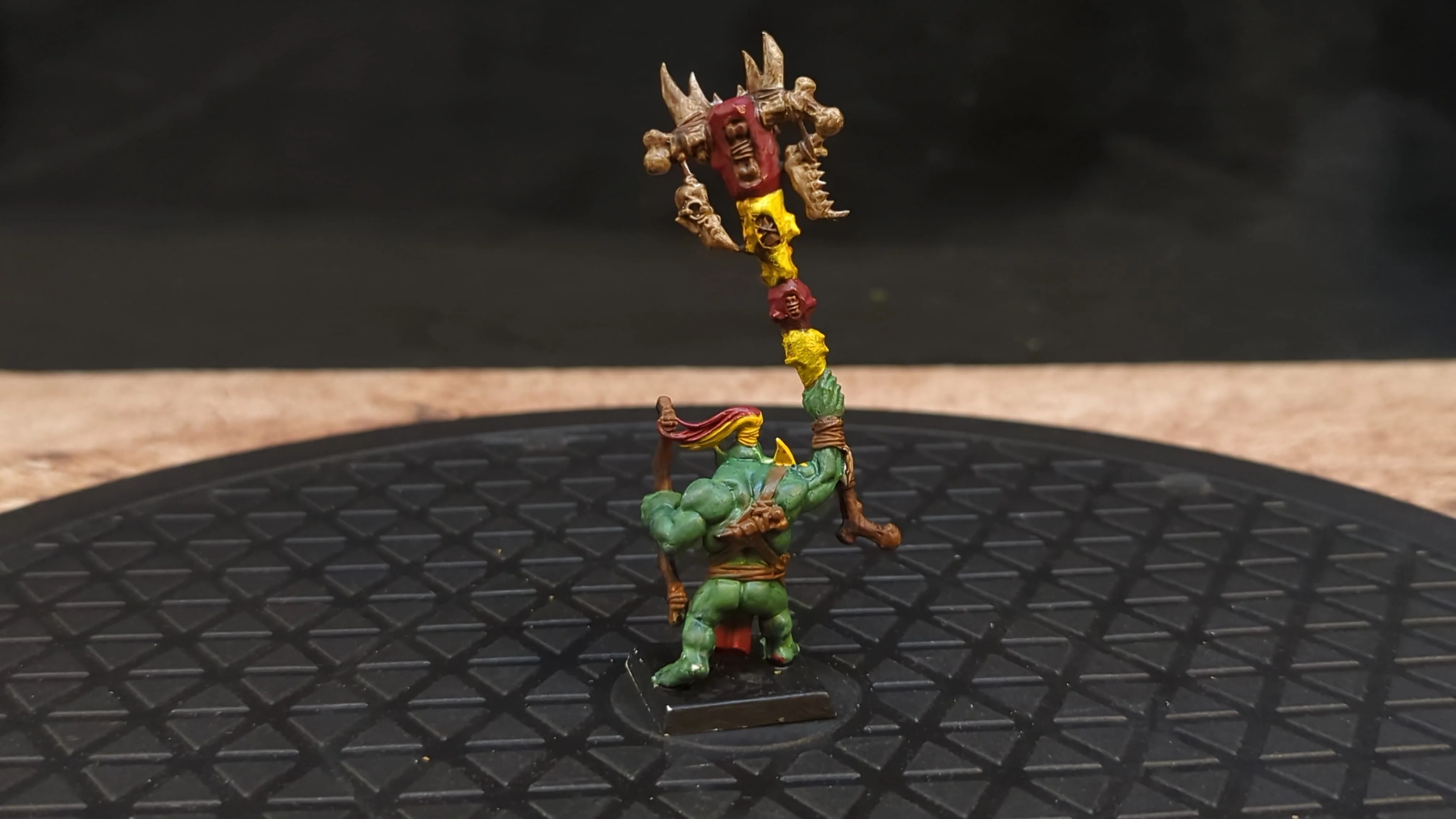 The Old World Orc & Goblin Tribes Savage Orc Standard Bearer (OOP) x1 - Image 2
