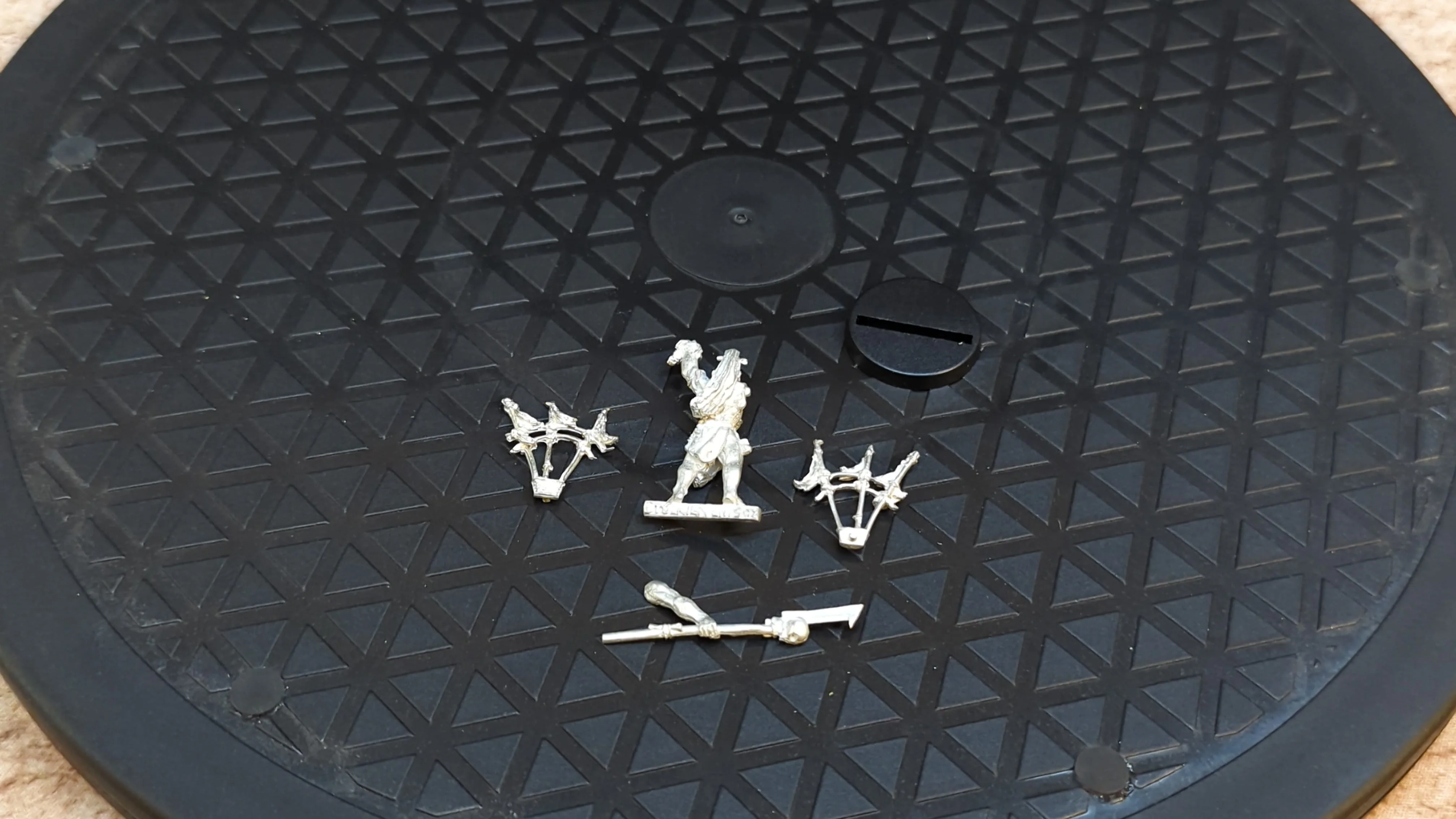 Lord of the Rings Middle-Earth Middle-earth Uruk-hai Scout Command Pack x1 - Image 2