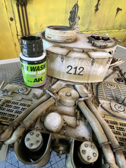 AK Interactive Pin Wash Dark Umber 35ml - Image 2