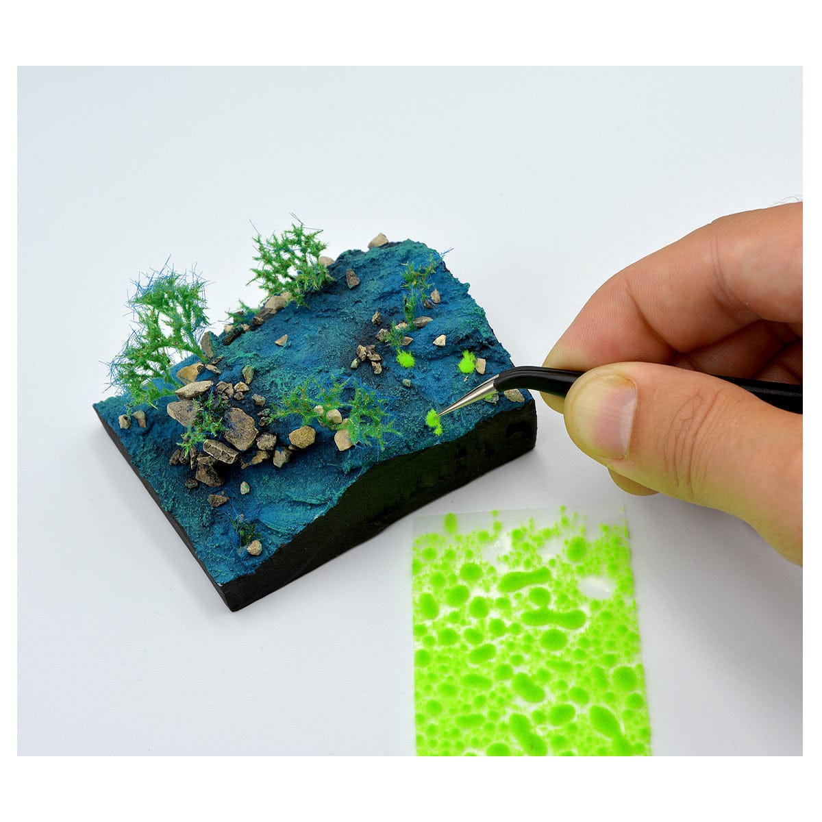 AK Interactive Radioactive Green Moss - Image 2