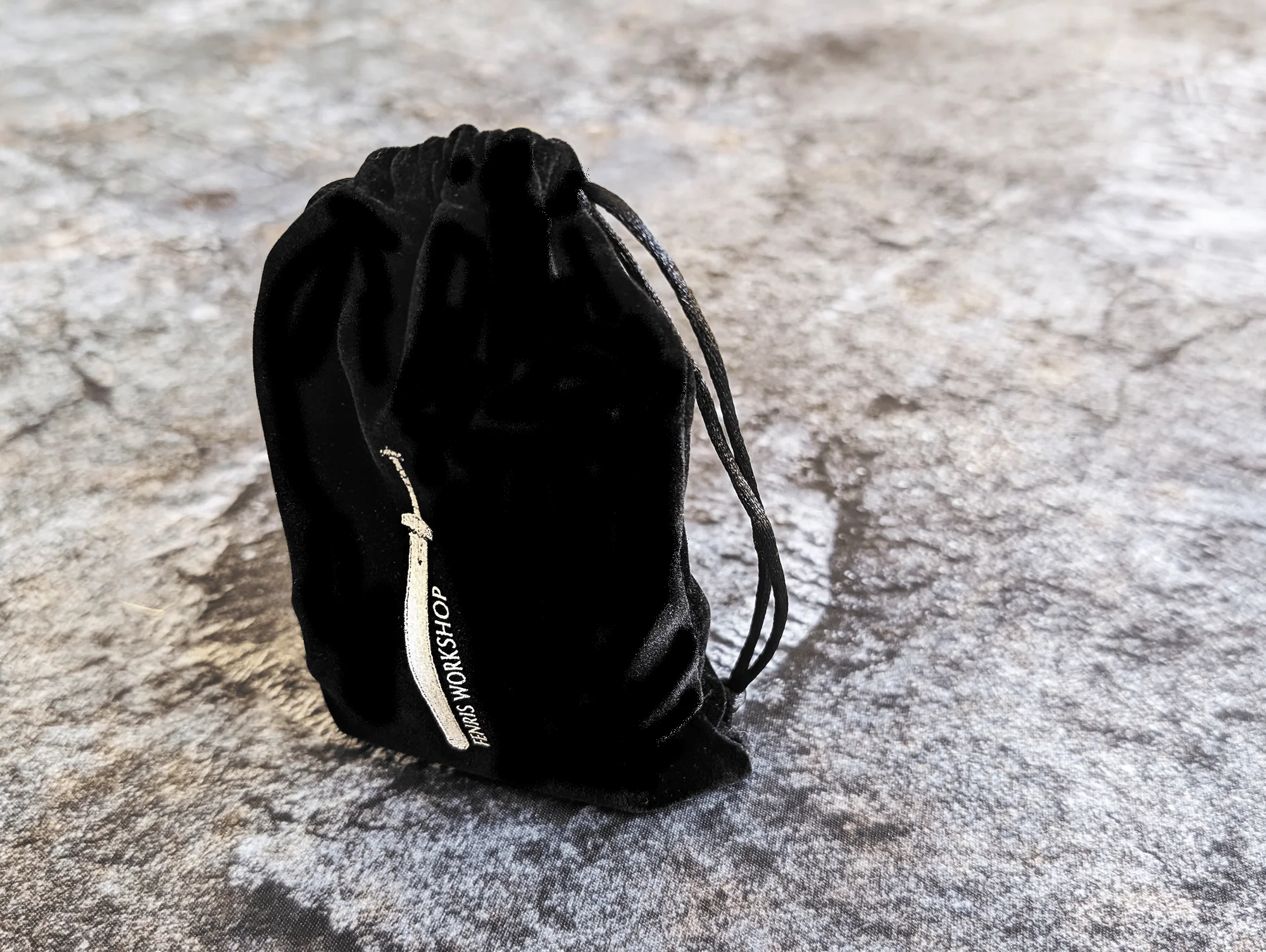 Fenris Workshop - Greatsword of Fenris Velvet Dice Pouch - Image 4