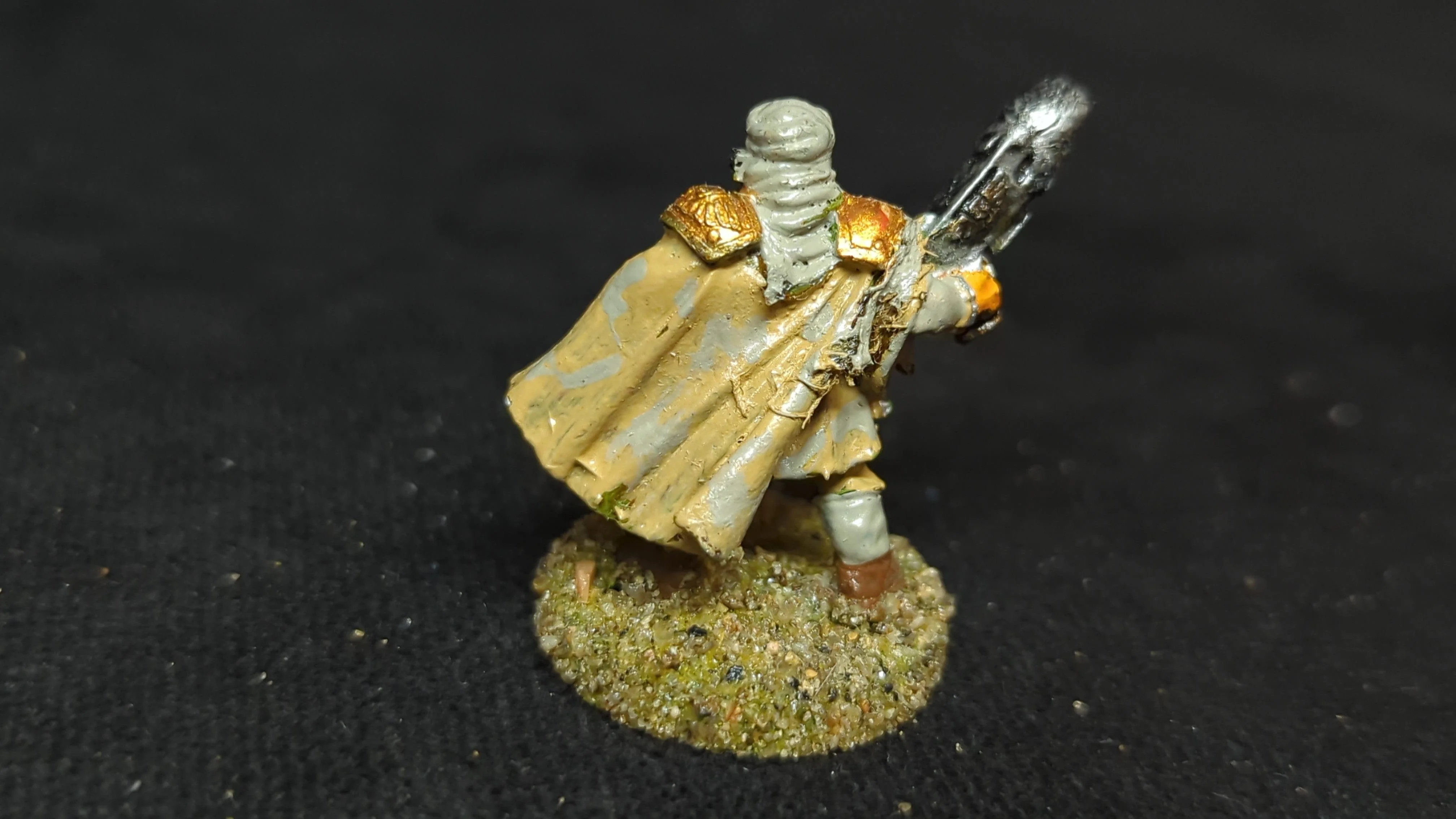 Warhammer 40k Astra Militarum Tallarn Officer x1 OOP Painted - Image 2