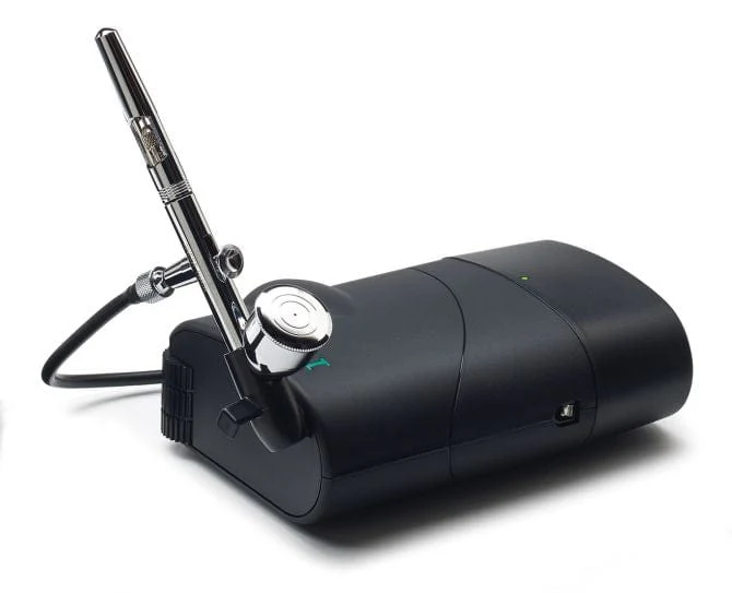 IWATA Freestyle Air 100-240V Battery-Powered Airbrush Compressor - Image 3